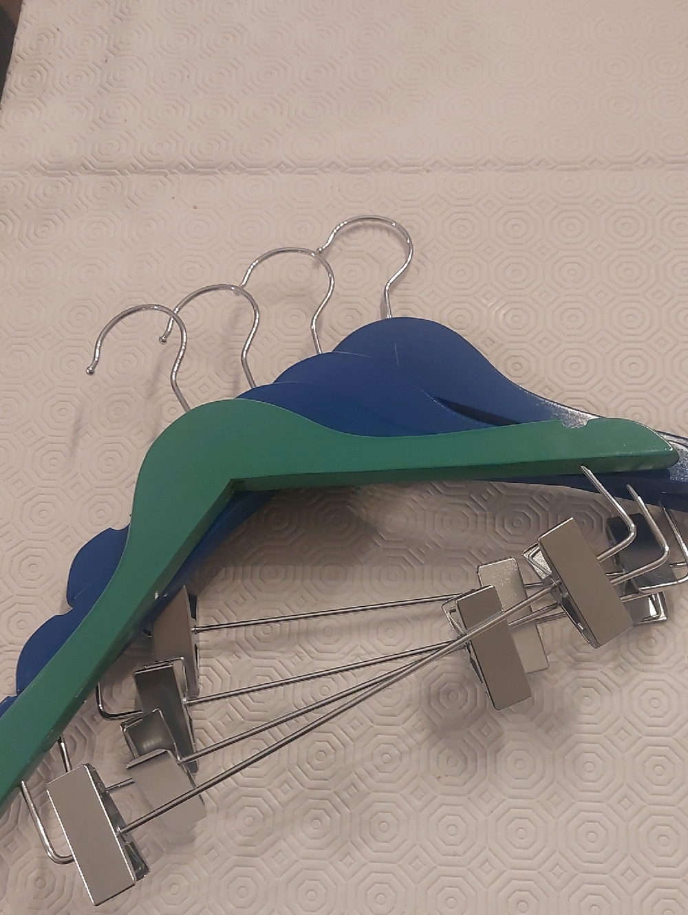 Wooden Multi-Piece Clothes Hangers with Clips - Blue & Green